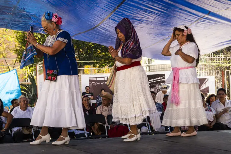 VESTIMENTA HUASTECA » Evolución, características y estilo de su