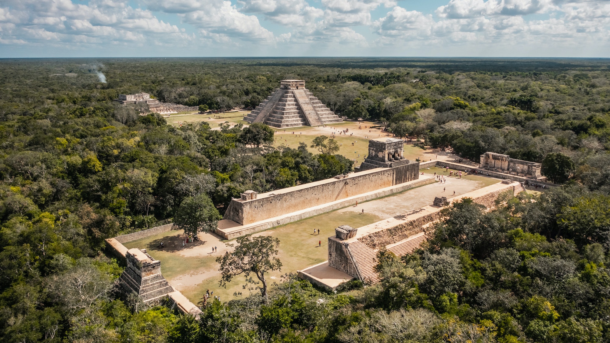 PIRÁMIDES AZTECAS. Foto por Envato.