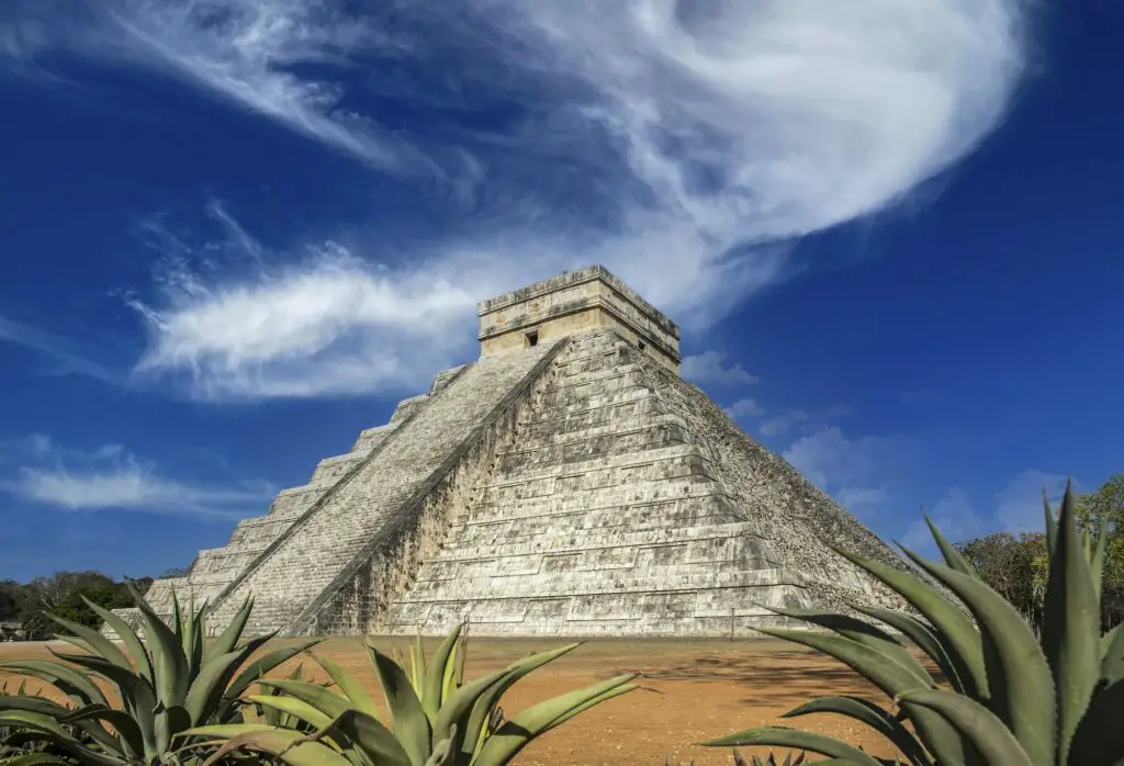 Pirámides Mexicas, Azul Cooper México en Contrastes