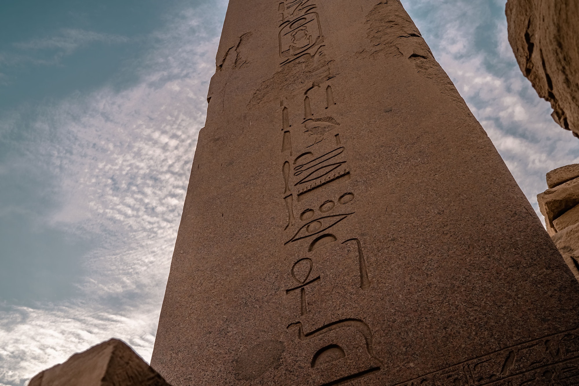 Obelisco egipcio. Foto por Envato.